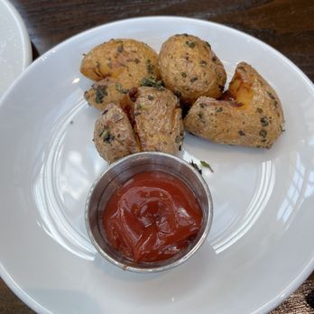 AKB, a hotel bar - Smashed potatoes - Cocktail Bars Near Me - Austin, Texas