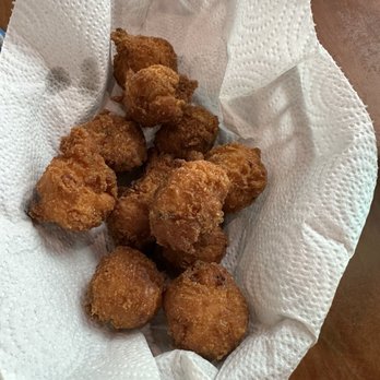 Gilligan's Seafood Restaurant - Beaufort - Hush puppies - Seafood Near Me - Beaufort, South Carolina