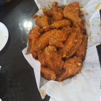 Wings'n Things - Medium lemon pepper wings - Fast Food Near Me - Pompano Beach, Florida