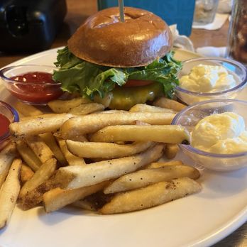 Bahama Breeze - Applewood Bacon and Cheddar Burger - Latin American Near Me - Charleston, South Carolina