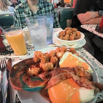 Ellen's Stardust Diner - If I could make one suggestion, use better quality cheese. - Diners Near Me - New York, New York