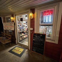 Tilghman Island Country Store - Entrance