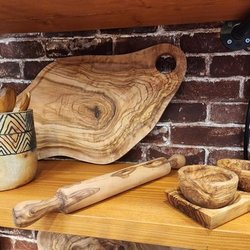 Khomsa Shop - Olive wood cutting boards,
different style and size..
Easy care, Organic