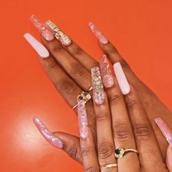 Howe'bout Nails Salon