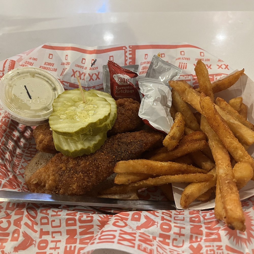Two Finger Combo (Kickin' heat, jalapeno ranch, Nash Fries)