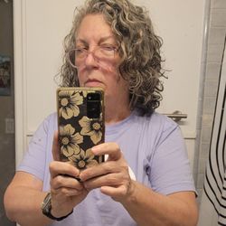 The Bright Beauty - Day after the botch cut (they said an inch.) I lost 4 to 6 inches. Unacceptable.
