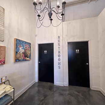 Hayley Cakes & Cookies - Restrooms - Bakeries Near Me - Austin, Texas