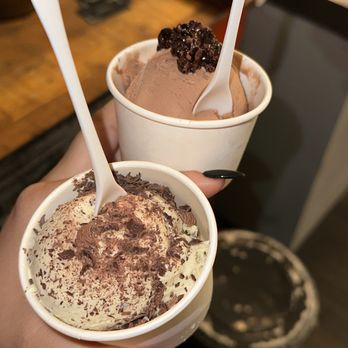 à la minute - Fresh Mint and Chocolate Lavender in the mini size. So good! They are happiness in a little cup. Lol. - Ice Cream & Frozen Yogurt Near Me - Redlands, California à la minute - Fresh Mint and Chocolate Lavender in the mini size. So good! They are happiness in a little cup. Lol. - Ice Cream & Frozen Yogurt Near Me - Redlands, California