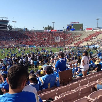 Rose Bowl Stadium - Warm up on the field - Stadiums & Arenas Near Me - Pasadena, California