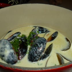 Botticelli Dining Room - Black Mussels Marine Style with White Wine Sauce
