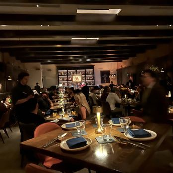 Verse - Dining area with the jazz band playing in the background - Seafood Near Me - Toluca Lake, California Verse - Dining area with the jazz band playing in the background - Seafood Near Me - Toluca Lake, California