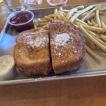 Timberline Restaurant - Monte Cristo deep fried sandwich - American Near Me - Beaver, Utah