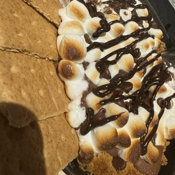 Puttery - S'mores skillet - Mini Golf Near Me - Miami, Florida