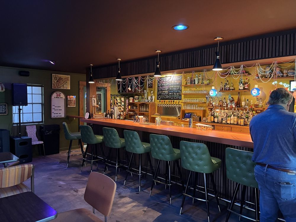 Sidetrack Bar & Lounge Image