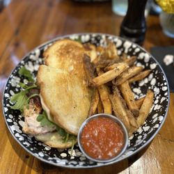 Elizabeths Farmhouse - Lemon pesto chicken sandwich