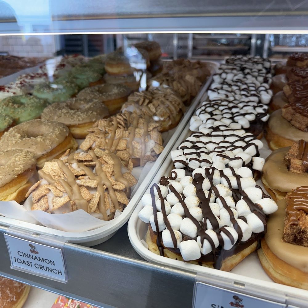 Randy’s Donuts - Donuts Near Me - Los Angeles, California