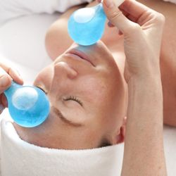 Clean Aesthetics - ICE GLOBES -
Tighten lose skin, reducing inflammation,
and stimulating blood circulation.
