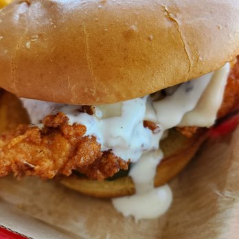 Chuck's Hot Chicken - Level 1 sandwich - Chicken Shop Near Me - Maryland Heights, Missouri