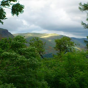 The National Wallace Monument - View towards the nearby mountain range - Landmarks & Historical Buildings Near Me - Stirling, STG
