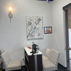 Zion Nails & Spa - More decor