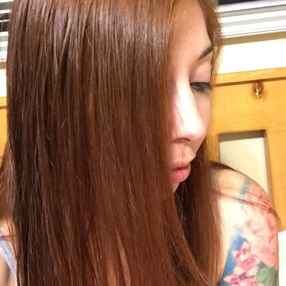 Before going in to the salon. My hair was actually a brighter orange than this photo shows. Before going in to the salon. My hair was actually a brighter orange than this photo shows.