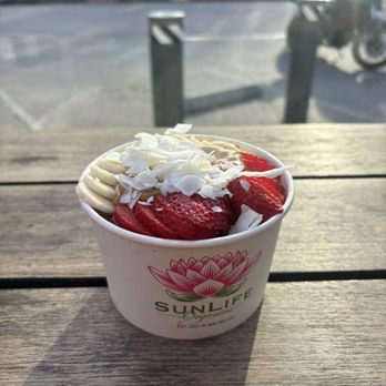 SunLife Organics - Hawaiian Bowl - Juice Bars & Smoothies Near Me - Malibu, California SunLife Organics - Hawaiian Bowl - Juice Bars & Smoothies Near Me - Malibu, California