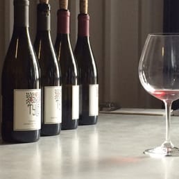 Chardonnay-Pinot x 4 flight status Chardonnay-Pinot x 4 flight status