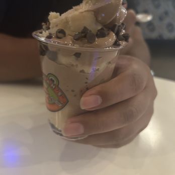 Freedom Street Social - Peanut Butter Cup (Small) Flavorite - Food Court Near Me - Arvada, Colorado