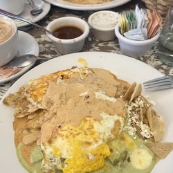 La Cafetería - Combinados chilaquiles red sauce la Cafeteria style, green sauce the Toño style