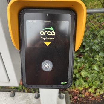 RapidRide B Line - Stop has orca station - Public Transportation Near Me - Bellevue, Washington