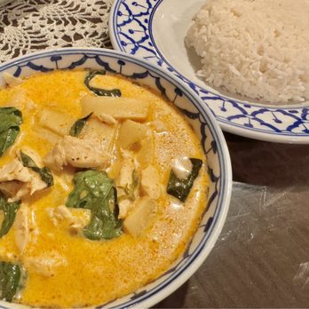 Ann's Thai Kitchen - Red Curry Chicken with White Rice - Thai Near Me - Abilene, Texas Ann's Thai Kitchen - Red Curry Chicken with White Rice - Thai Near Me - Abilene, Texas