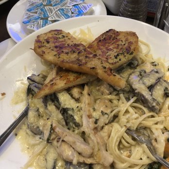 The Café - Chicken with mushroom and garlic cream - American Near Me - Funner, California