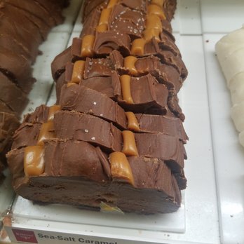 Kilwins - Chocolate and Peanut Butter Fudge - Ice Cream & Frozen Yogurt Near Me - Annapolis, Maryland