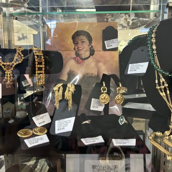 King Richard's Antique Center - Antiques Near Me - Whittier, California