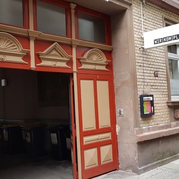 Wir Komplizen - Eingang durch den Hof - Cafes Near Me - Frankfurt, HE
