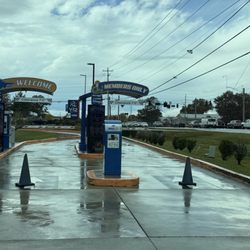 Quick Jet Car Wash - Closed again. Middle of the day. Nice work, geniuses.