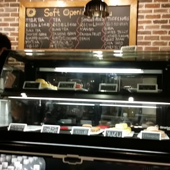 Mr Tea Cafe - Clean and subtle approach to the counter - Bubble Tea Near Me - Honolulu, Hawaii