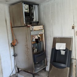 Ireland's Rustic Lodges - The broken ice machine at Ireland's Rustic Lodge.