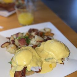 Fandee's Restaurant Sebastopol - Eggs Benedict