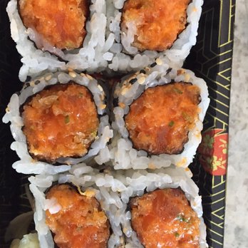 Red Maple - Spicy salmon roll - Sushi Bars Near Me - Silver Spring, Maryland