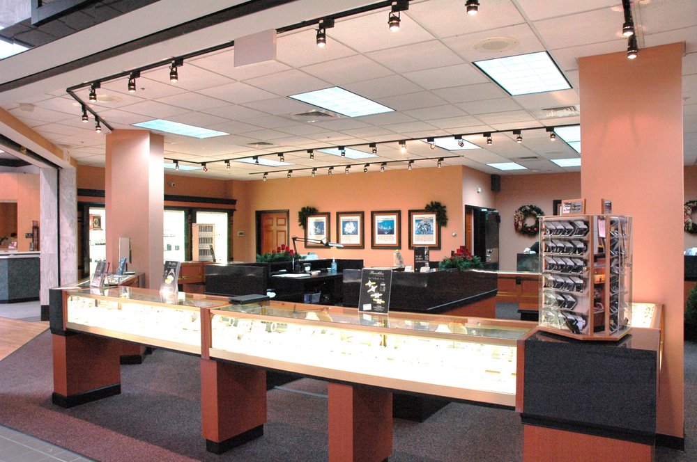 HENEBRY’S DIAMOND JEWELERS Updated August 2024 1028 Richmond Ave