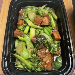 chinese brocolli with crispy pork