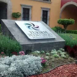 Jardín Central Yuriria - Placa de declaratoria como Pueblo Mágico.