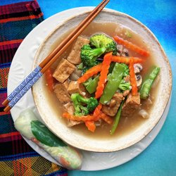 Bangkok Kitchen - Tofu lad nar (flat rice noodles and veg in savory gravy)