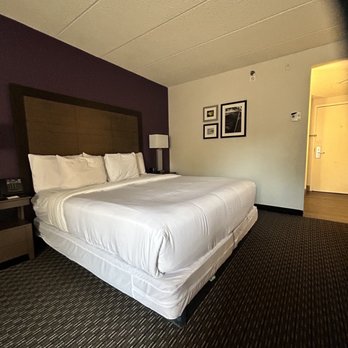 La Quinta Inn & Suites - King bed - Hotels Near Me - Baltimore, Maryland La Quinta Inn & Suites - King bed - Hotels Near Me - Baltimore, Maryland