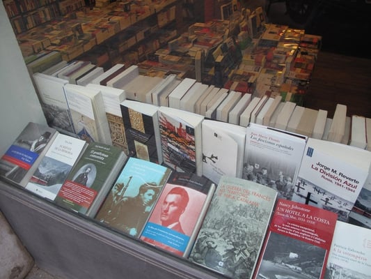 Llibreria la Central by null