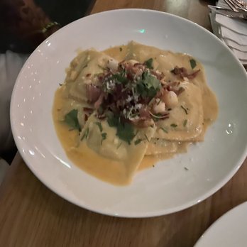Earls Kitchen + Bar - New American Near Me - Miami, Florida