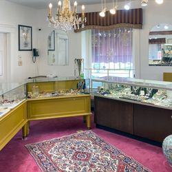 Biris Jewelers - A wide variety of jewelry to browse and choose from.