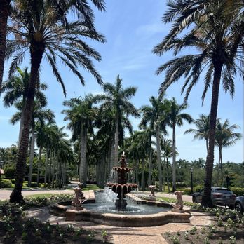 The Ritz-Carlton Naples, Tiburón - Water fountain - Hotels Near Me - Naples, Florida The Ritz-Carlton Naples, Tiburón - Water fountain - Hotels Near Me - Naples, Florida