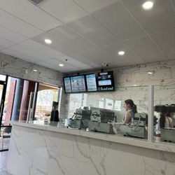 Iced Out Ice Cream - Beautiful interior
